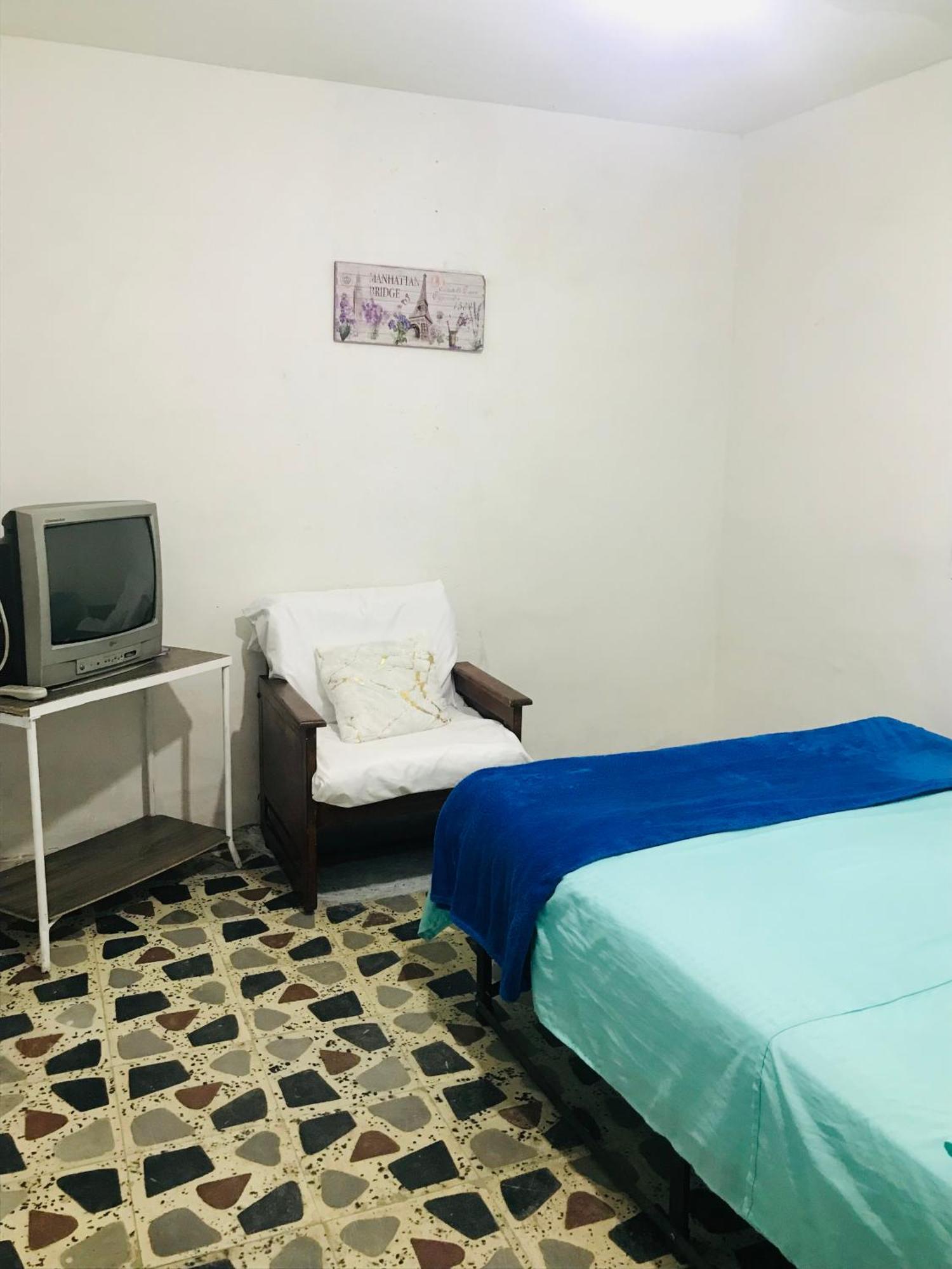 Hostal La 18 Перейра Экстерьер фото